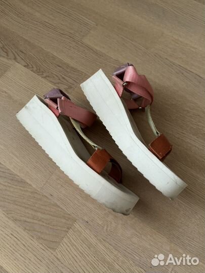 Сандалии stradivarius 38