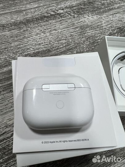 Наушники Apple AirPods Pro MagSafe Charging Case