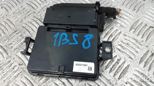 Блок управления ручника (стояночного тормоза) audi