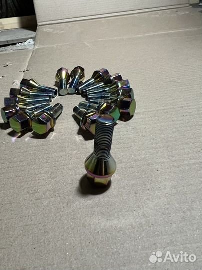 Колесные болты Радужный хром