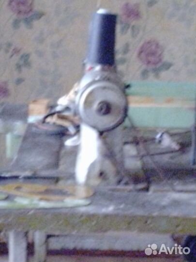 Швейная машинка 22 го класса со столом СССР