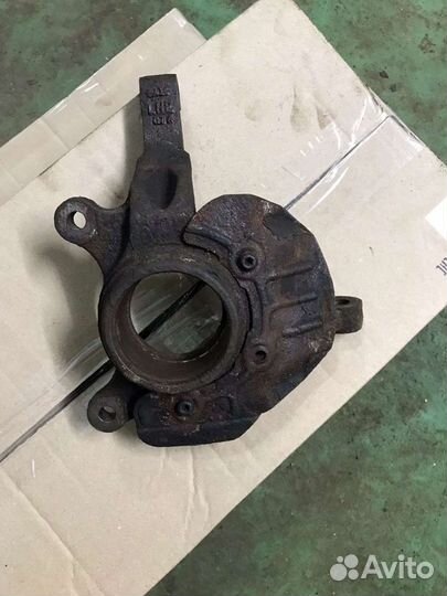 Поворотный кулак левый Шевроле Лачетти