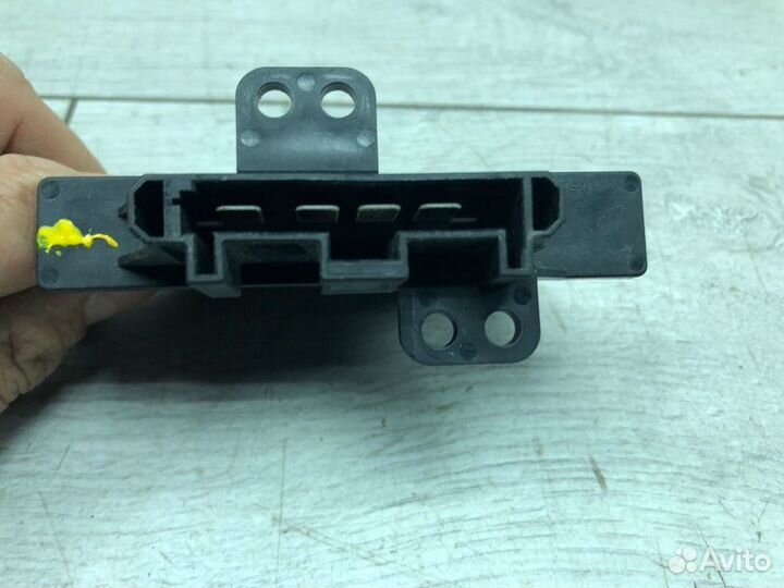 Сопротивление отопителя Nissan Terrano внедорожник