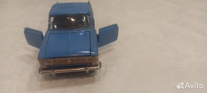 Модель автомобиля 1:43 москвич пикап