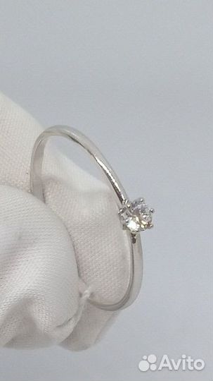 Золотое кольцо с камнем 19р