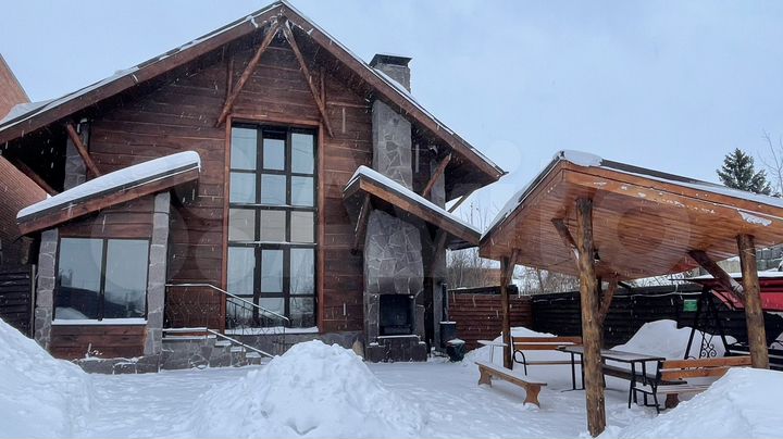 Дом 180 м² на участке 4 сот.