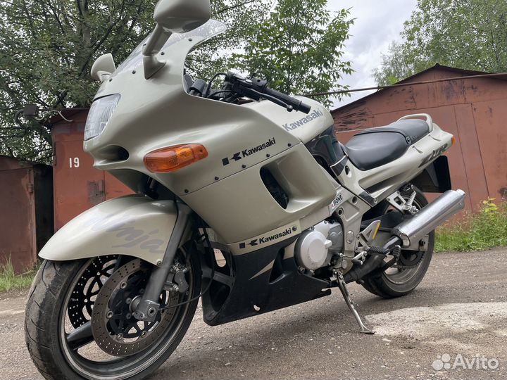 Мотоцикл Kawasaki ZZR 400 2