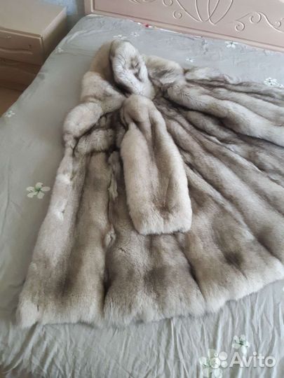 Шуба песцовая бело,серая,капюшон огромный,цельная