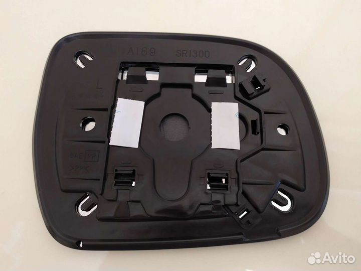 Toyota hilux стекло зеркала левое 2005-2011