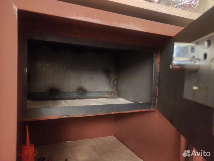 Сейф металлический