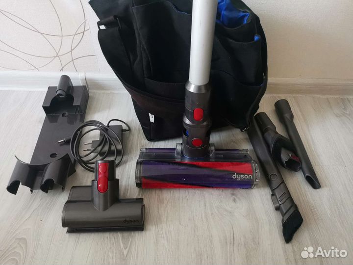 Пылесос Dyson v8