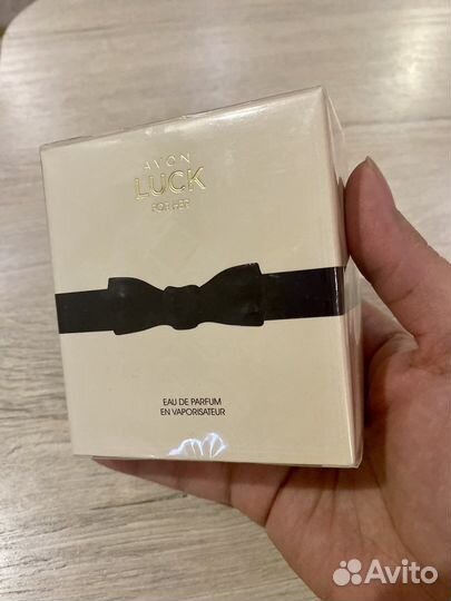 Парфюмерная вода, блески для губ Avon