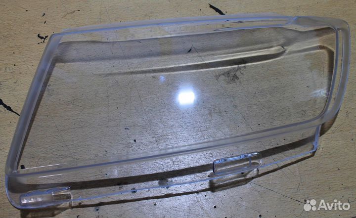 Стекло Левой фары Jeep Гранд Чероки WK2 дорестайл