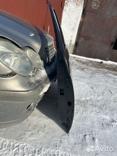 Дверь пепедняя левая рено сандеро 1