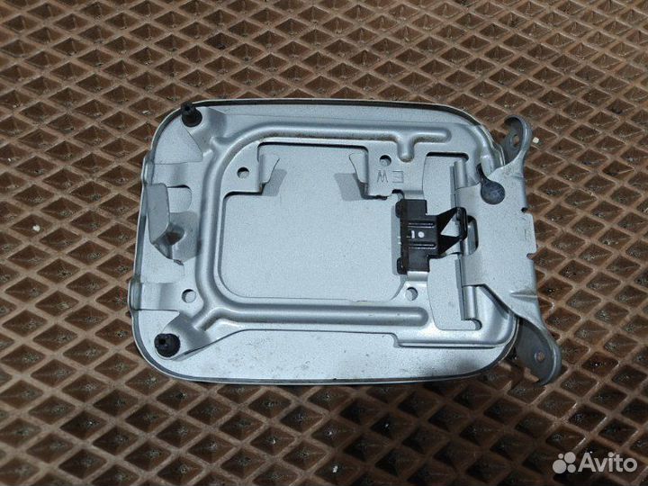 Лючок топливного бака Nissan Bluebird Sylphy KG11