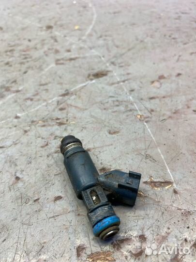 Форсунка топливная Lr Range Rover Vogue L322 4.2