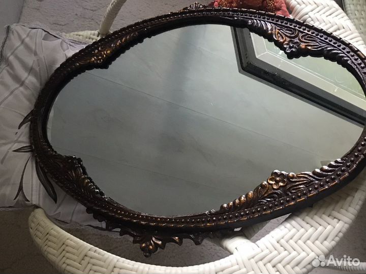Зеркало настенное,в изящной оправе,под старину