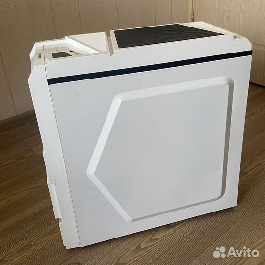 Игровой корпус для компьютера белый