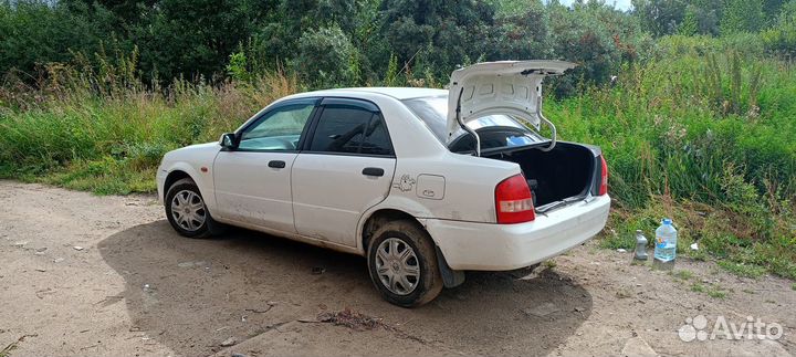 Mazda Familia 1.3 AT, 2002, 180 000 км