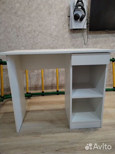 Письменный стол