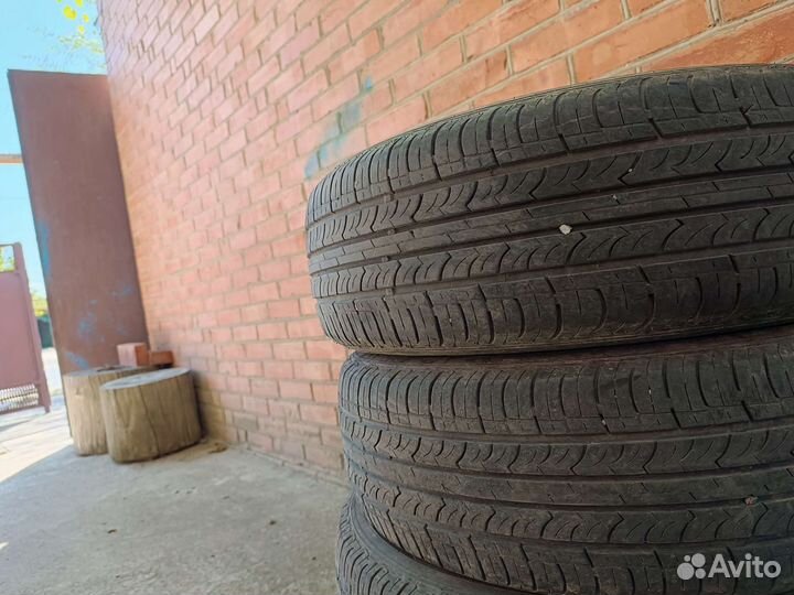 Roadstone Classe Premiere CP672 215/65 R16