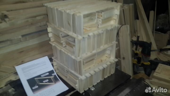 Ульи и ловушки для пчел