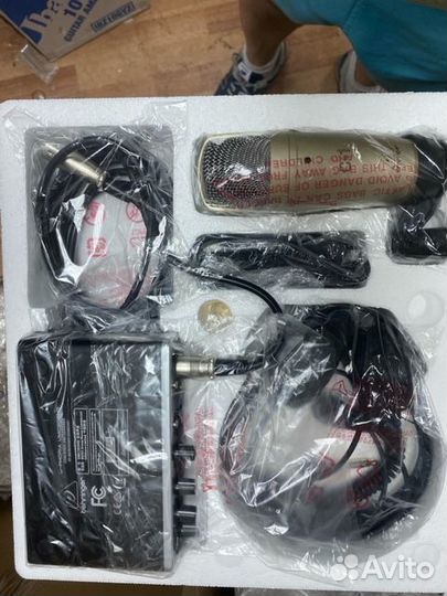 Behringer U-phoria studio PRO