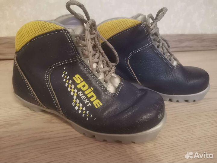 Лыжные ботинки кожа 35