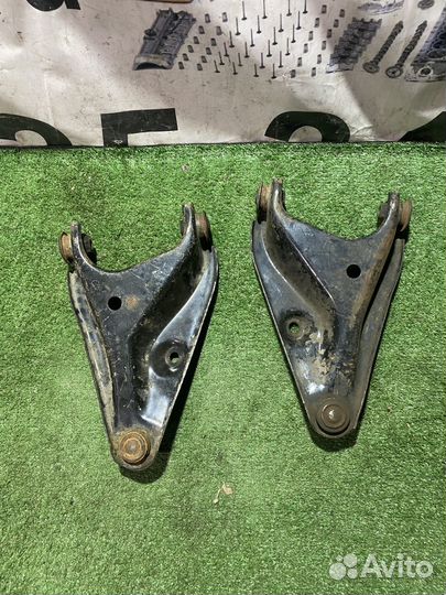 Передние рычаги Renault Logan 1