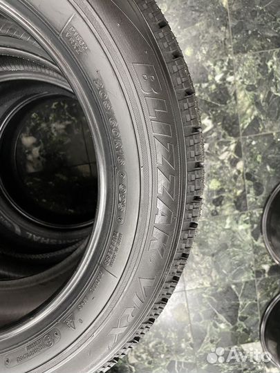 Bridgestone Blizzak VRX 205/60 R16 92S