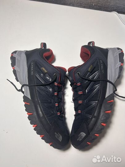 Треккинговые ботинки