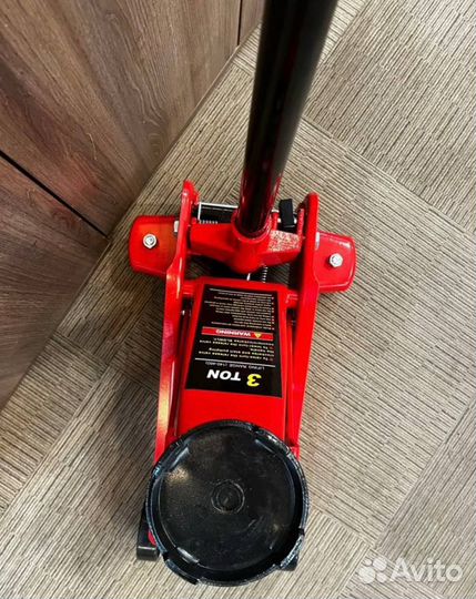 Домкрат гидравлический подкатной yaoto 3т