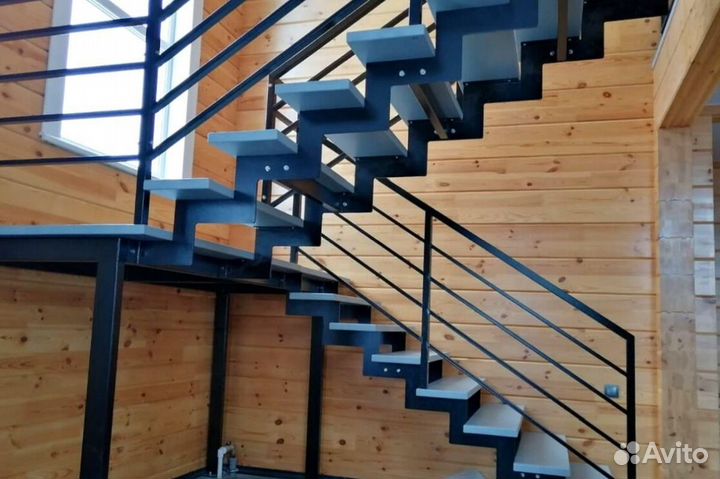 Прямая лестница на металлокаркасе