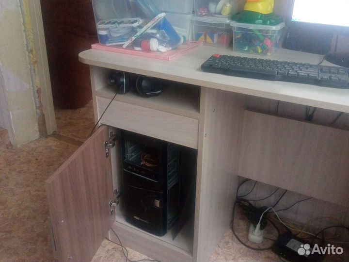 Компьютерный стол