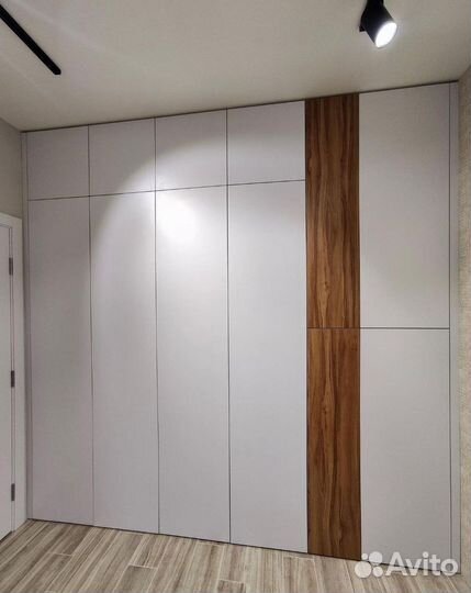 Шкаф в квартиру B 130