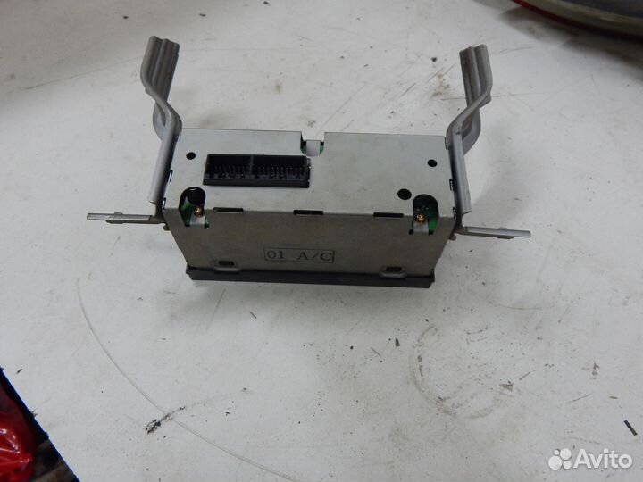 Часы Mitsubishi Carisma