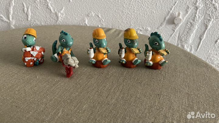 Киндер сюрприз игрушки (пингвины, лягушки и тд)