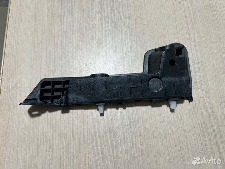 Крепление бампера(кронштейн) переднее правое Kia