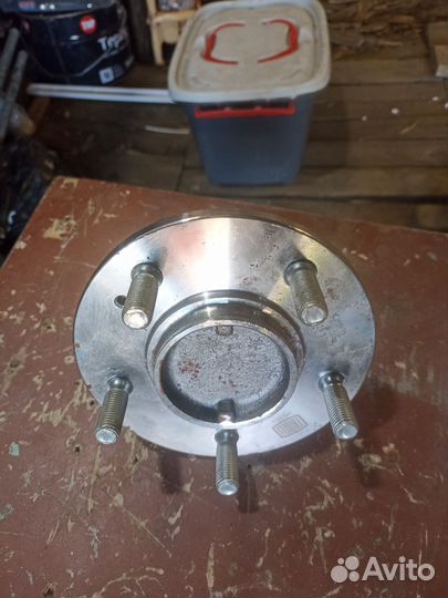 Ступица задняя на Hyundai sonata nf