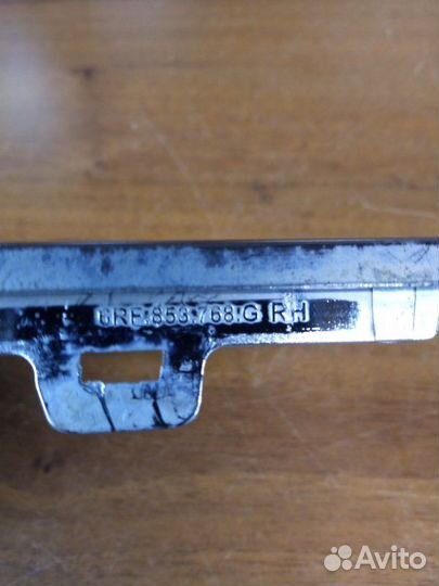 Молдинг решетки радиатора правый Volkswagen Polo