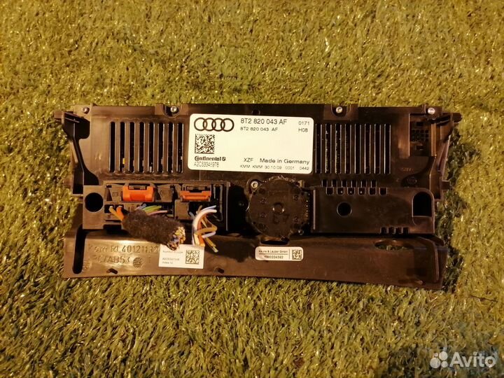 Блок управления климат-контролем 8T2820043AF Audi