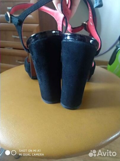 Босоножки замшевые 38