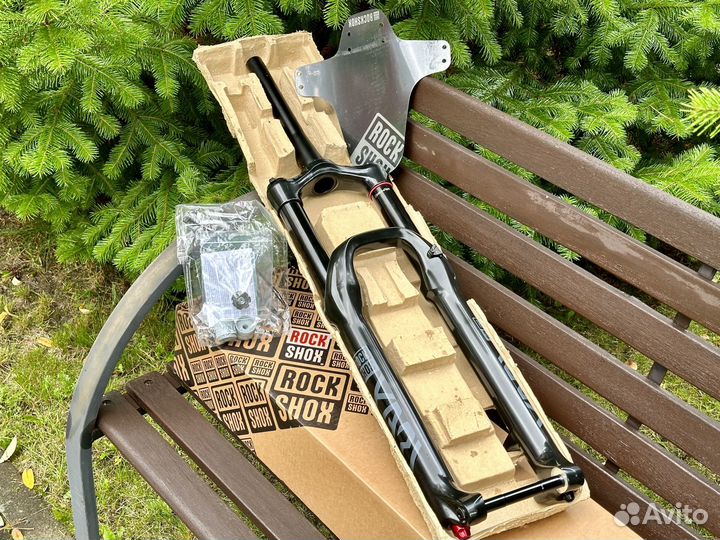 Амортизационная вилка RockShox Yari 29 180мм 2023