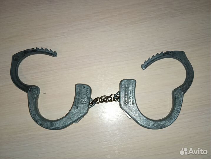 Игрушечные наручники