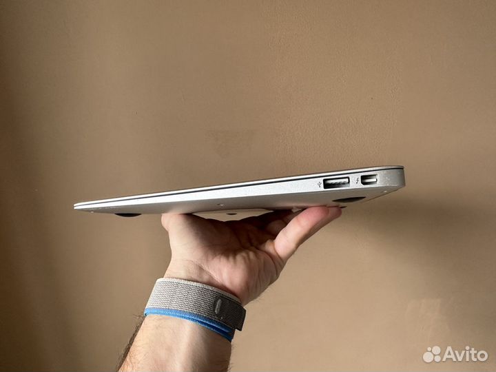MacBook Air 11 2014 хорошая батарея