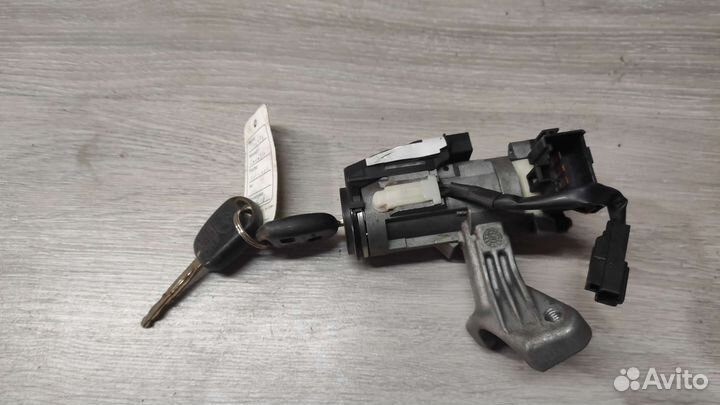 Замок зажигания Toyota Corolla 120