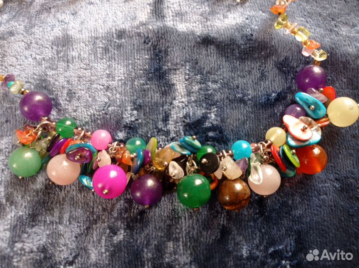 Ожерелье с самоцветами