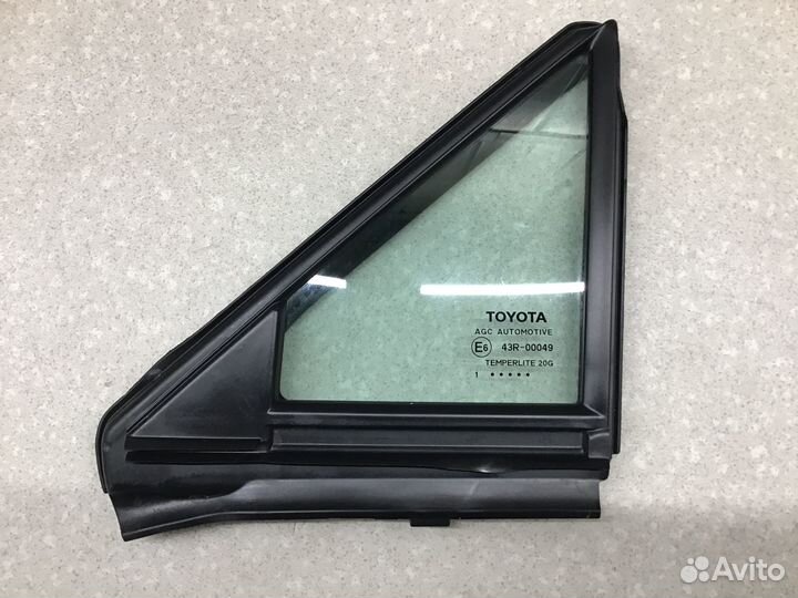 Стекло кузовное глухое левое Toyota RAV 4 2018