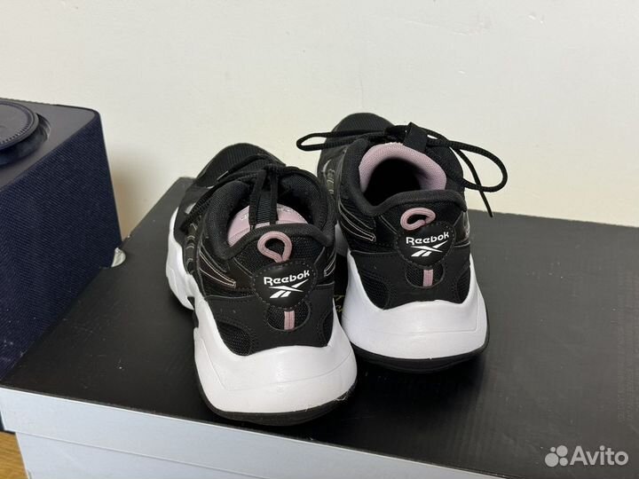 Кроссовки Reebok женские 38.5