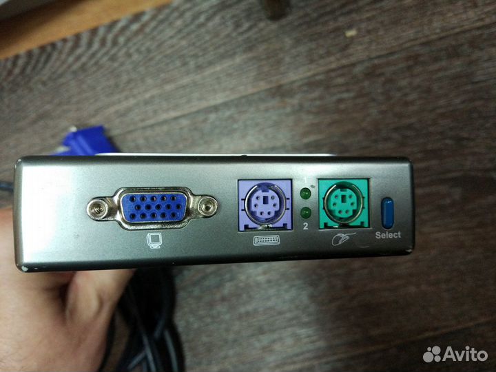 Переключатель клавиатуры и монитора dkvm